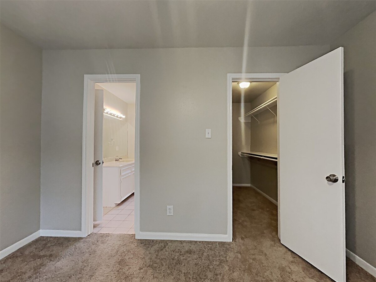 Photo - 124 April Wind Dr E