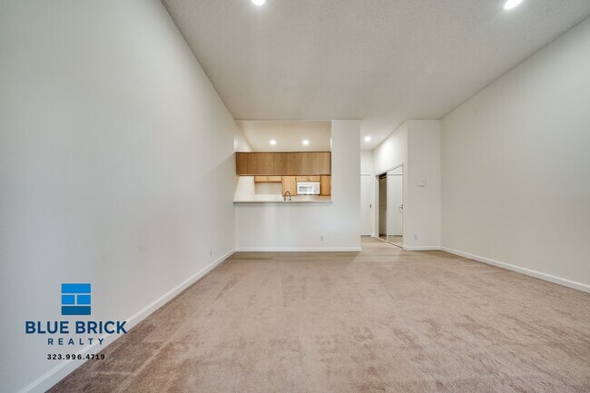 Photo - 11225 Morrison St Unit 115