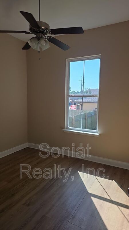 Photo - 3931 Hamilton St