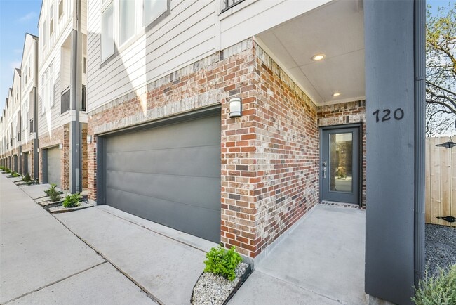 Photo - 720 W Donovan St