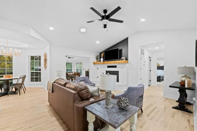 Photo - 5 Dunvegan Ln