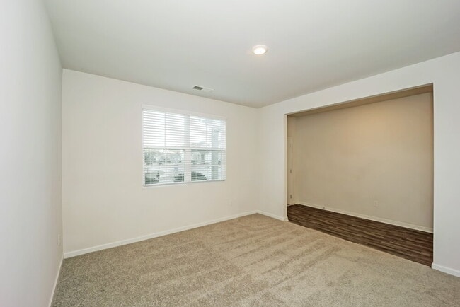 Photo - 199 Hamilton Pointe Dr