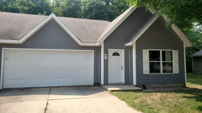 Building Photo - 335 Maple Ridge Ct