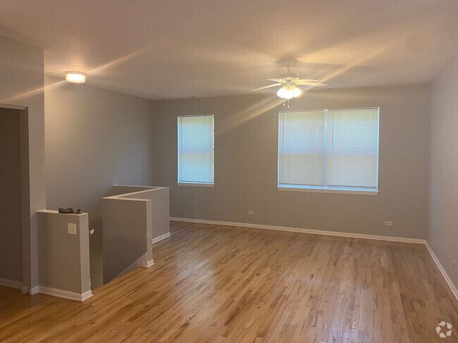 Building Photo - 7012 S Dorchester Ave Unit 2 Rental