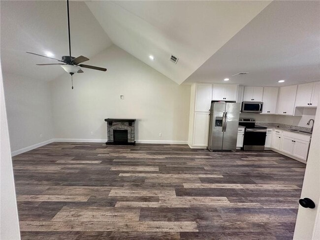 Photo - 404 Brookstone Dr