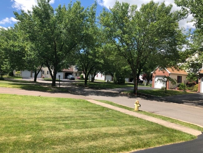 Photo - 470 Meadow Ln