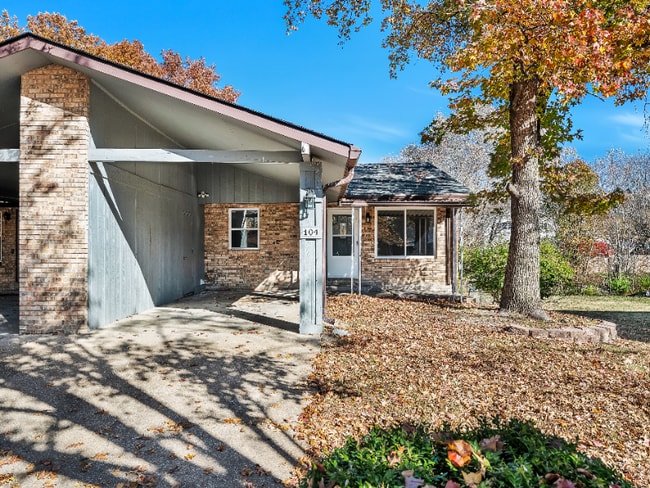 Photo - 104 Britanna Dr