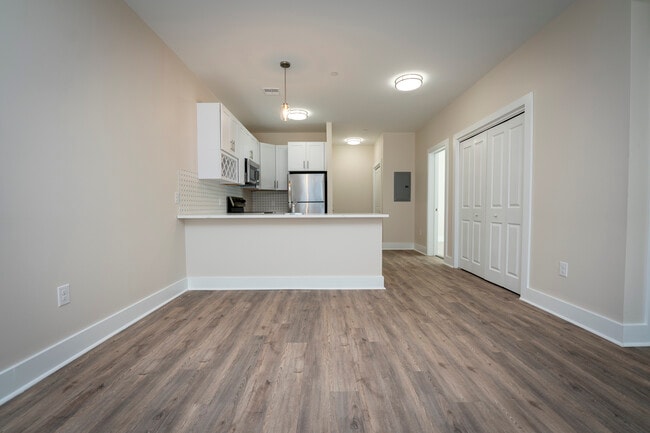 Photo - 410 William St.