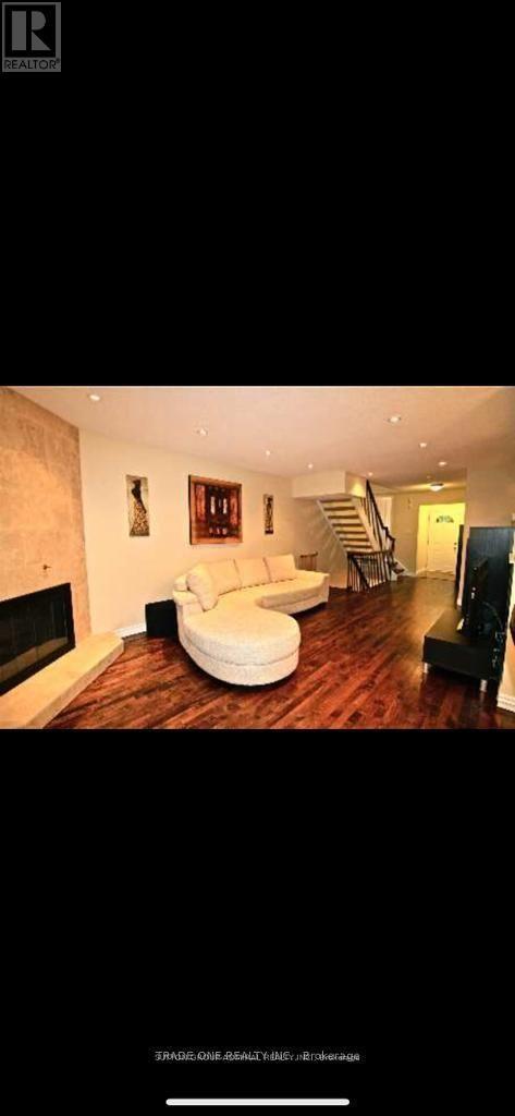Photo - 78 Flaming Roseway