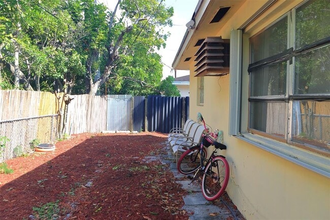 Photo - 5881 NE 18th Ave Unit 2