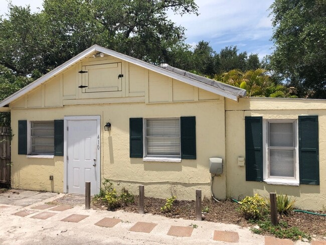 Photo - 410 28th St W