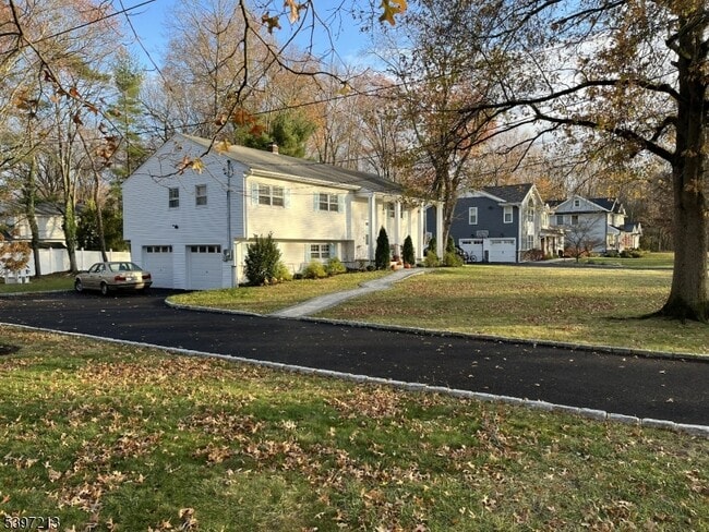 Photo - 50 Colonial Way