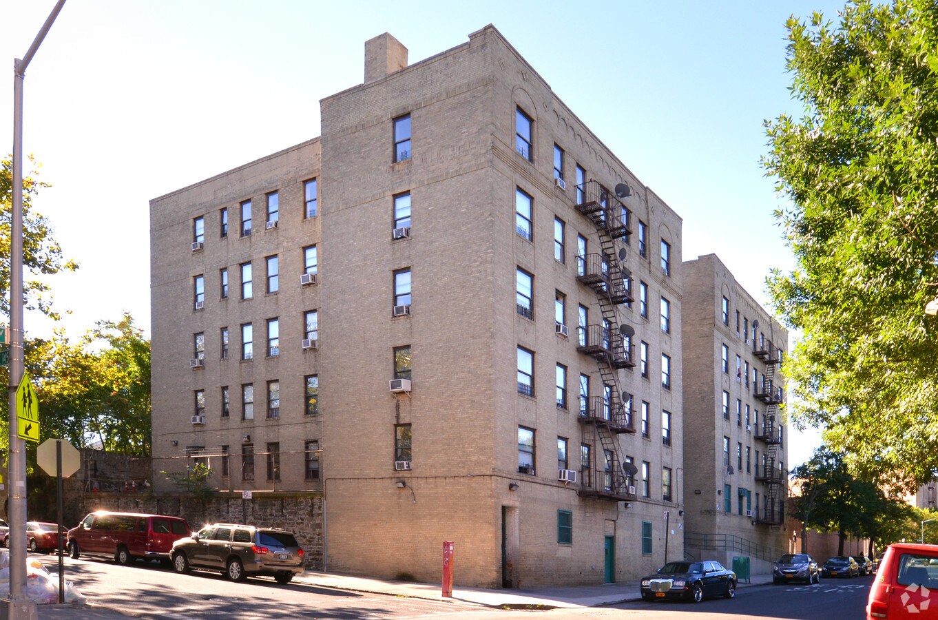 440 Jackson Ave - 440 Jackson Ave Apartments