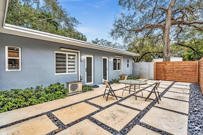 Photo - 1517 SW 25th St Unit 2