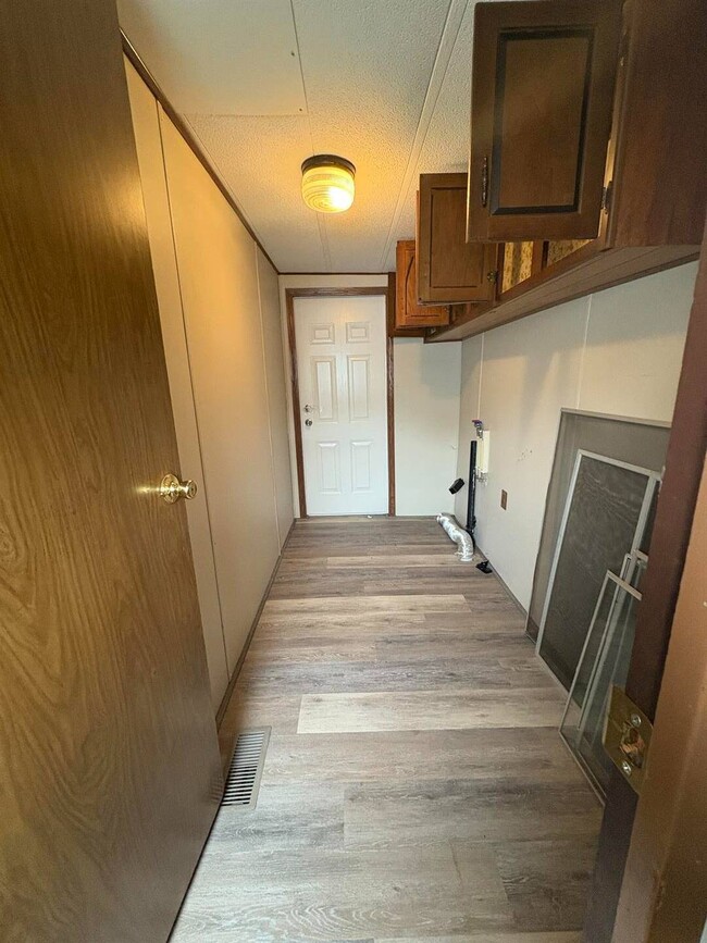 Photo - 461 W Lytle St