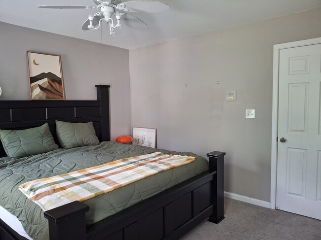 $1000 Room - 13511 Porter Creek Rd