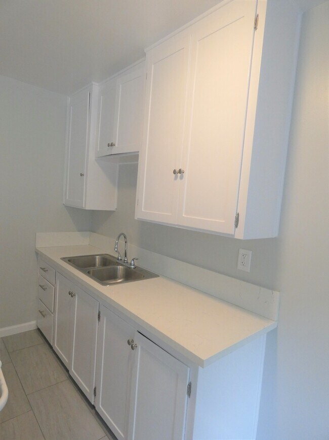 Photo - 1934 Pine Ave Unit 3