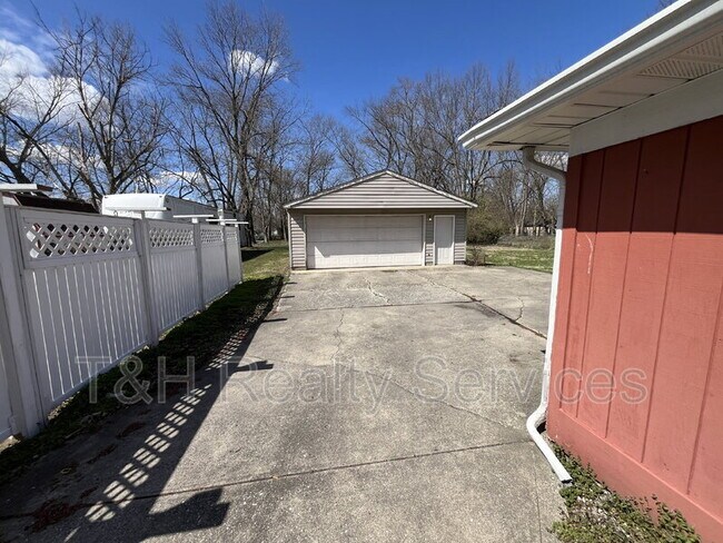 Photo - 5050 Hardegan St