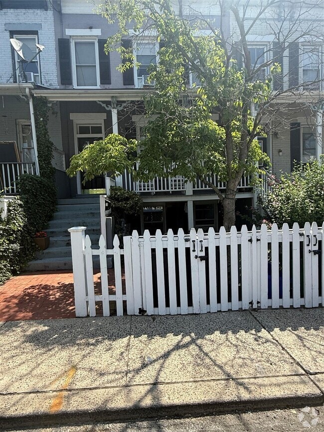 Building Photo - 21 Bridge St Rental