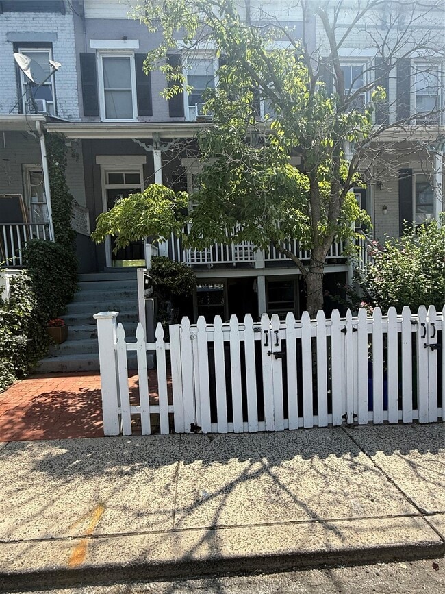 Building Photo - 21 Bridge St Rental