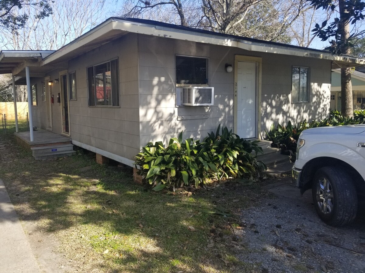 Photo - 214 St Thomas St