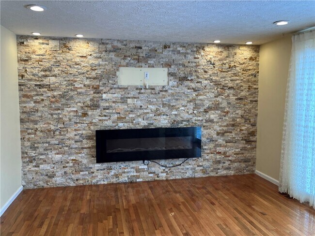 Photo - 120 Hummingbird Way