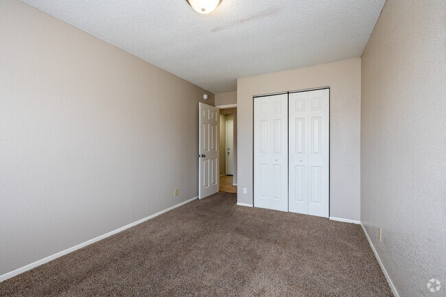 1BR, 1BA - 504SF - Bedroom