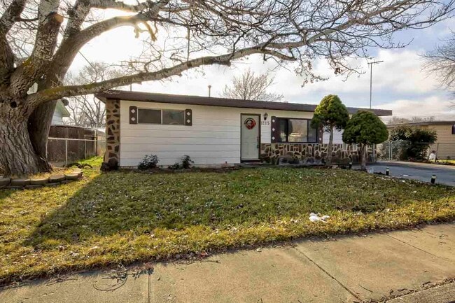 Building Photo - 1215 E 17th N