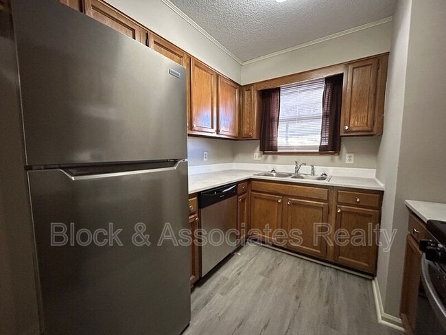 Photo - 802 Timberline Dr SE
