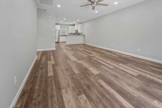 Building Photo - 2 Bed / 1 Bath Duplex for Rent – $1,350/Month