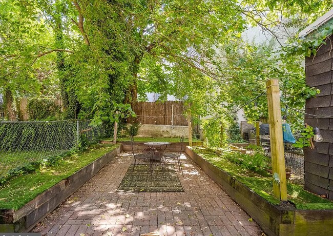 Photo - 4549 Baker St