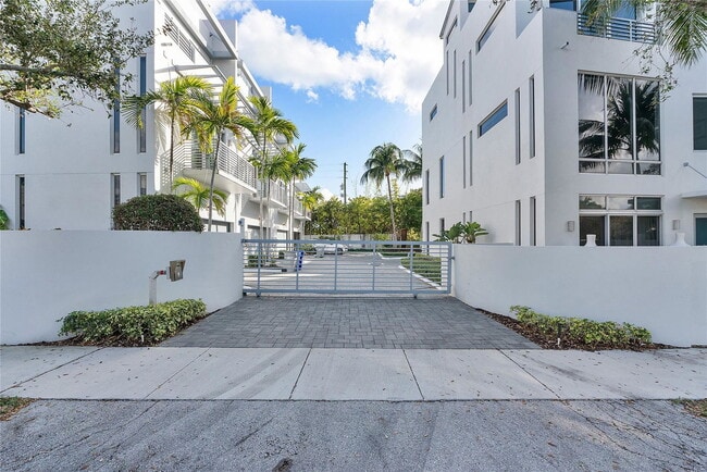 Building Photo - 3266 NE 15th St