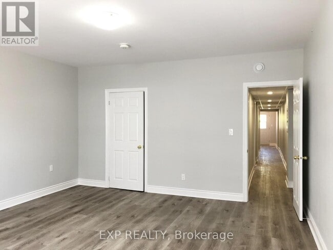 Photo - 2798 Dundas St W