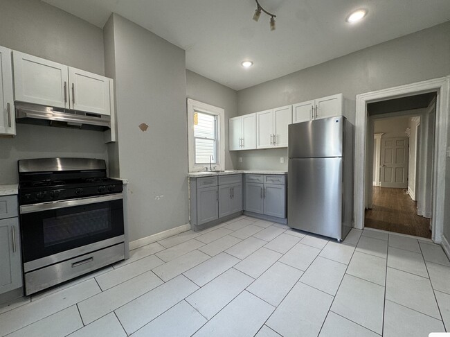 Building Photo - 33 Lexington Ave Unit 2 Rental