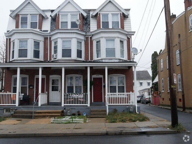 Building Photo - Spacious 5-Bedroom Home in Allentown with ...