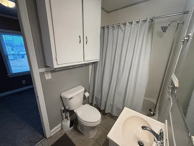 Photo - 1626 Florence Ln