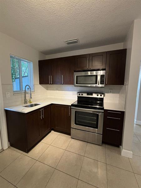 Building Photo - 1713 N Dixie Hwy Unit 3 Rental