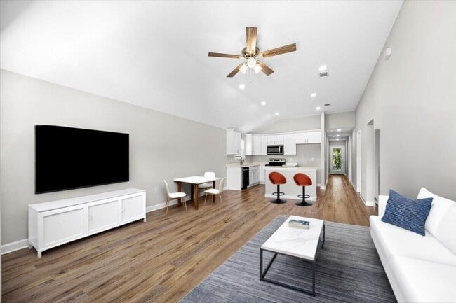 Photo - 3158 Chestnut St