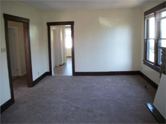 Photo - 3008 Meridian St