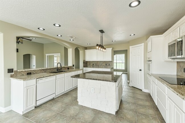 Photo - 15320 Mound Rd