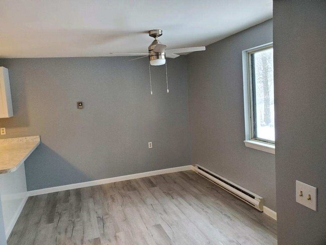 H31 lg 1BD - Handicap Dinning Room - Deerfield Estates Apartments