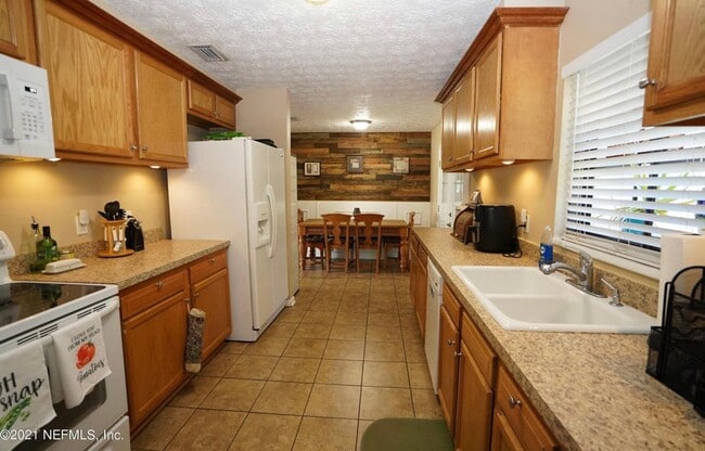 Photo - 8229 Frost St N