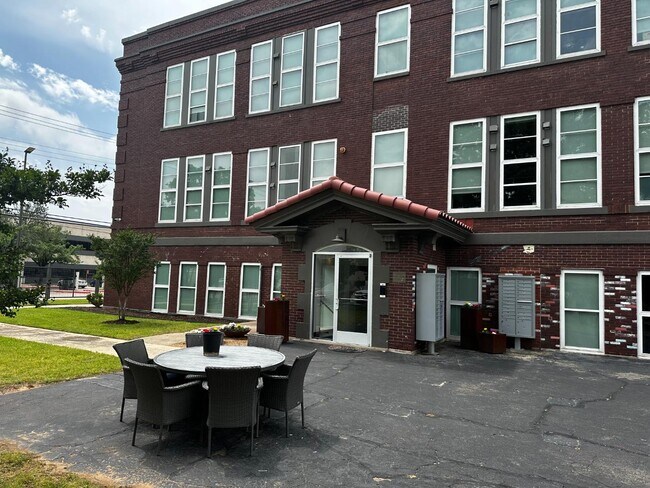 Photo - 1403 Corinth St