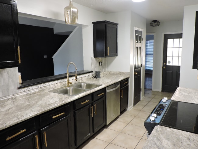 Photo - 7730 Hunters Green Cir N