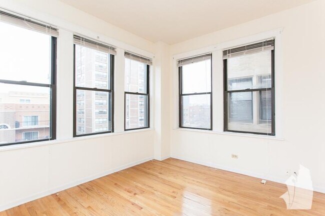 Building Photo - 0 bedroom in Chicago IL 60613 Unit 218