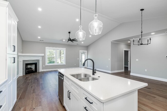 Photo - 606 Bittersweet Trl