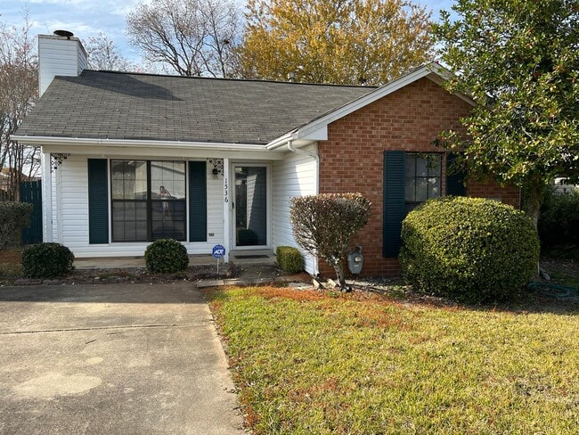 Photo - Woodmere bungalow