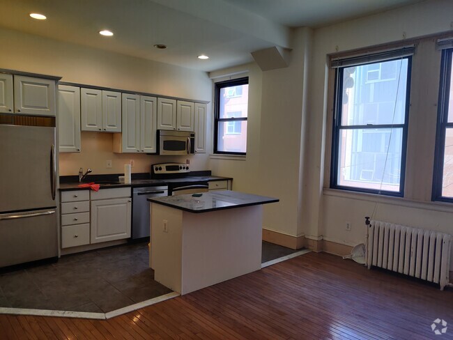 Building Photo - 250 S 13th St Unit 2C Rental