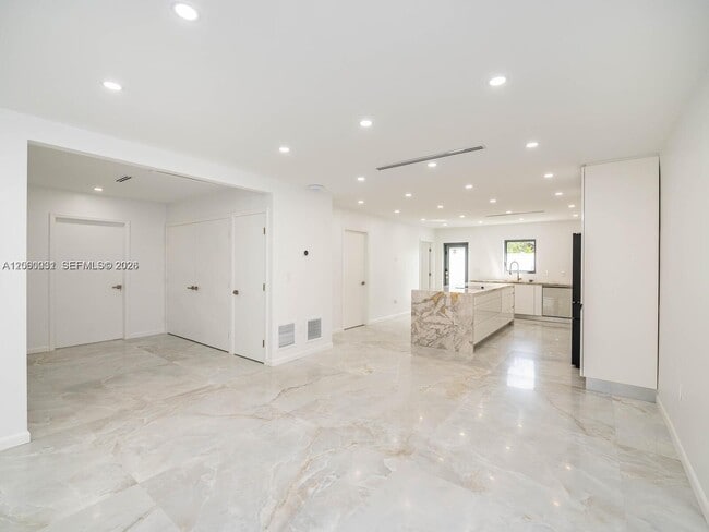 Photo - 30 NW 41st St