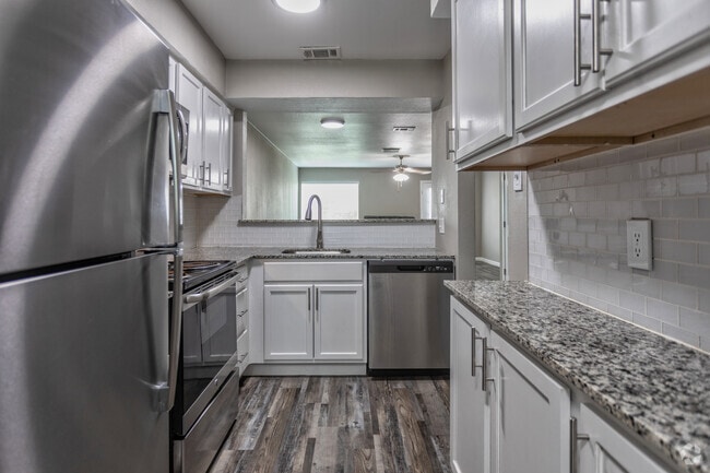 2BR, 2.5BA - 1065 SF TH - Kitchen - Mercer Park